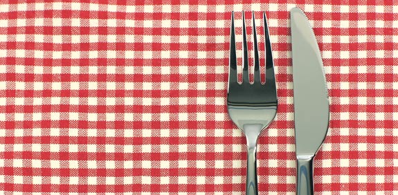 שולחן אוכל / צלם: Peter zijlstra/Shutterstock.com. א.ס.א.פ קראייטיב